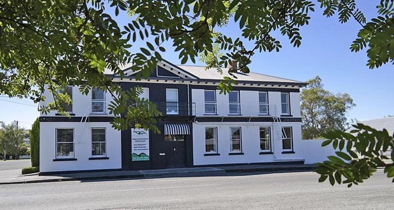 Royal Mail Hotel Lumsden Exterior photo